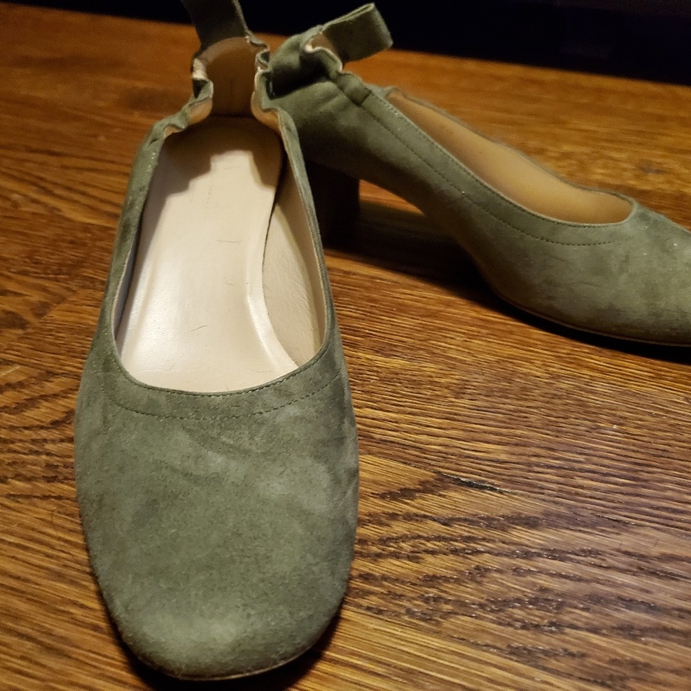 Everlane Day Heel pale green suede US8